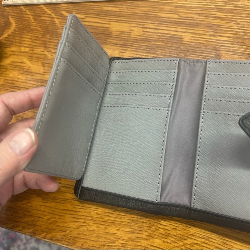 Fossil Lanie Black Leather Tab Wallet Organizer Snap Closure Classic Everyday